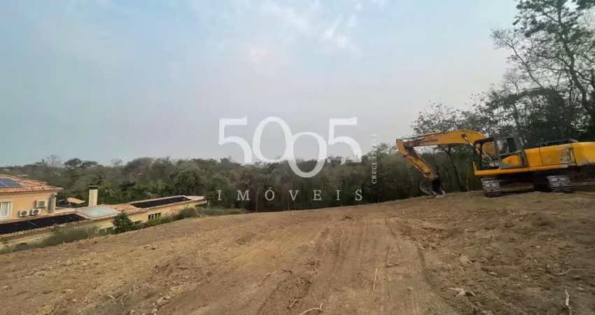 Excelente terreno à venda no condomínio fazenda vila real com 3020m2 de área útil, em declive, com fundo para uma das áreas verdes do condomínio.