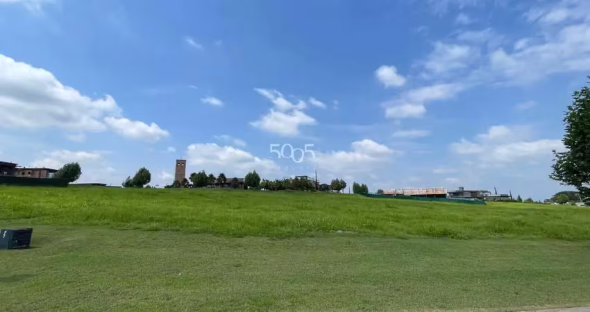 Lindo lote à venda no condomínio porto são pedro em porto feliz com 1627m2 de terreno com leve aclive.