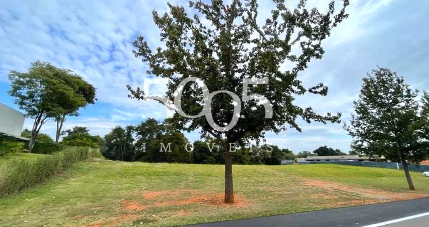 Lindo e exclusivo lote com 3067m2 no condomínio Quinta da Baroneza em Bragança Paulista.  Fundo para área de preservação, topografia com leve declive