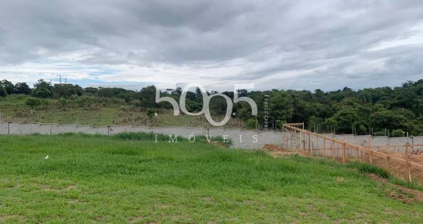 Excelente terreno com 360m2, leve declive e vista para mata APP.
