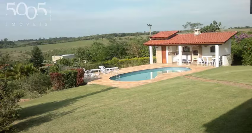 Chácara à venda no Condomínio Chácara Floridas com 400m² de área construída e 2174m² de área total.