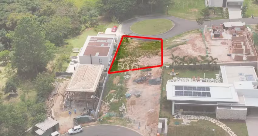 Terreno à venda no condomínio villas do golf, com 401m² de área útil. excelente lote com ótima topografia, com boa localização no condomínio.
