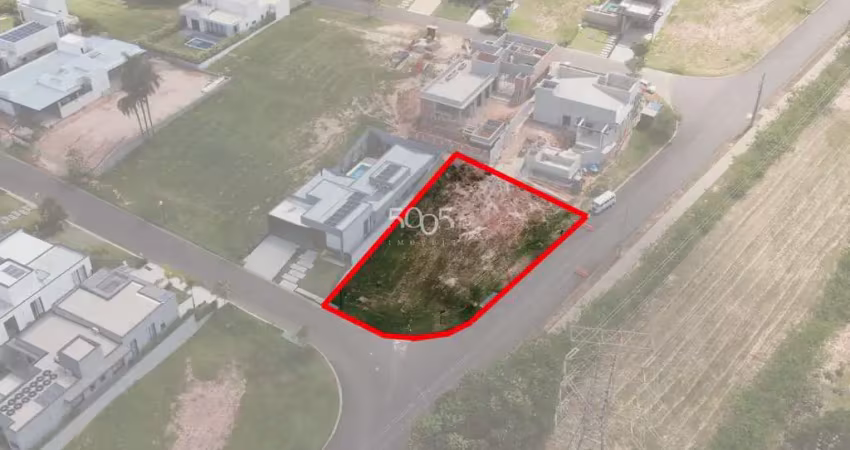 Terreno à venda no condomínio villas do golf, com 611m² de área útil. excelente lote com ótima topografia, com boa localização no condomínio.