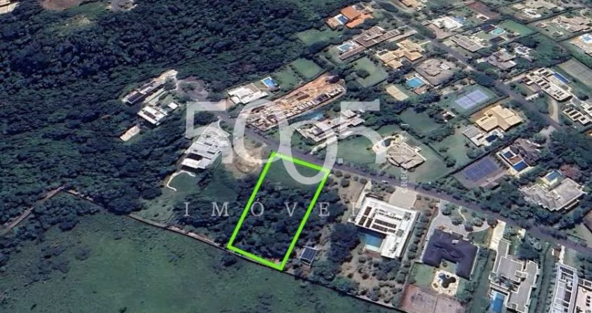 Excelente terreno à venda no condomínio Fazenda Vila Real com 3200m2 de área útil, em declive, com fundo para uma das áreas verdes do condomínio.