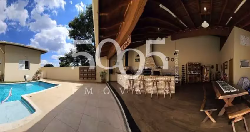 Casa mobiliada à venda no condomínio parque do varvito em itu, com 3 suítes, área gourmet com piscina