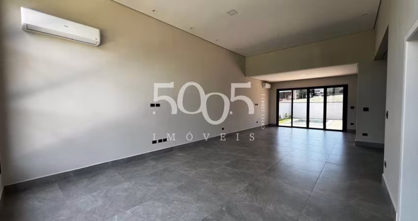 Casa térrea à venda no condomínio Saint Paul com 3 suítes, 210m² de área construída e 390m² de área total.