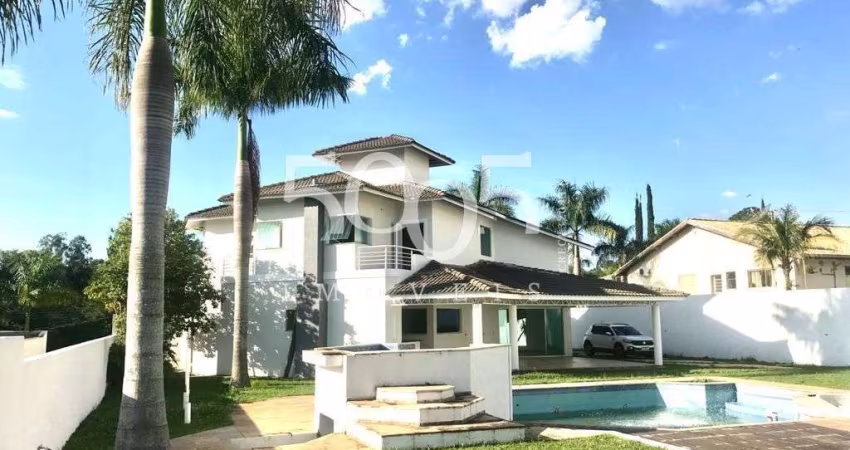 Casa em condomínio sobrado à venda no Condomínio Village Castelo, 4 suítes, com 530m² de área construída em um terreno de 1.500m².