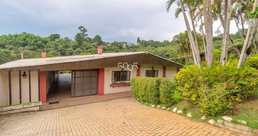 Chácara à venda no Condomínio Porta do Sol em Mairinque, com 238,70m² de área construída em 2.850m² de área total.