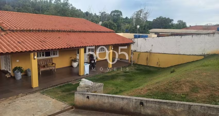 Chácara à venda no Pinheirinho, com 250m² construídos e 738,02m² total