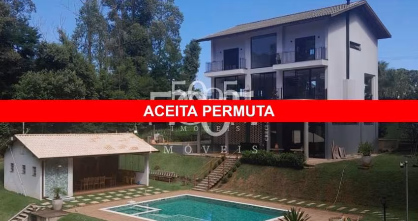 Casa no Cond. Três Lagos, 5000m² e 680,00m² construídos. Aceita permuta