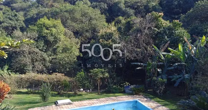 Chácara completa em condomínio fechado com 2.520m² de terreno