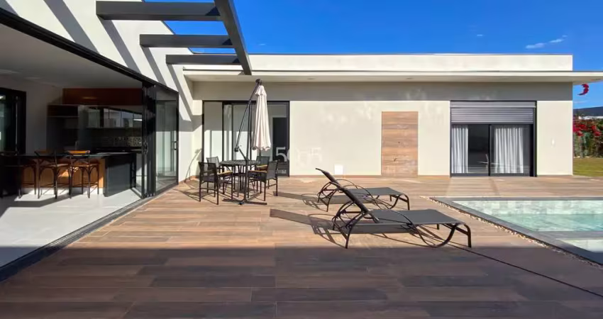 Casa à venda no condomínio xapada parque ytu, com 380m² de construção e 4 suítes