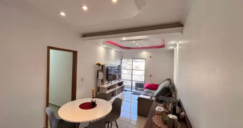 Apartamento com 02 dormitórios, garagem coberta e varanda a venda na região central de suzano