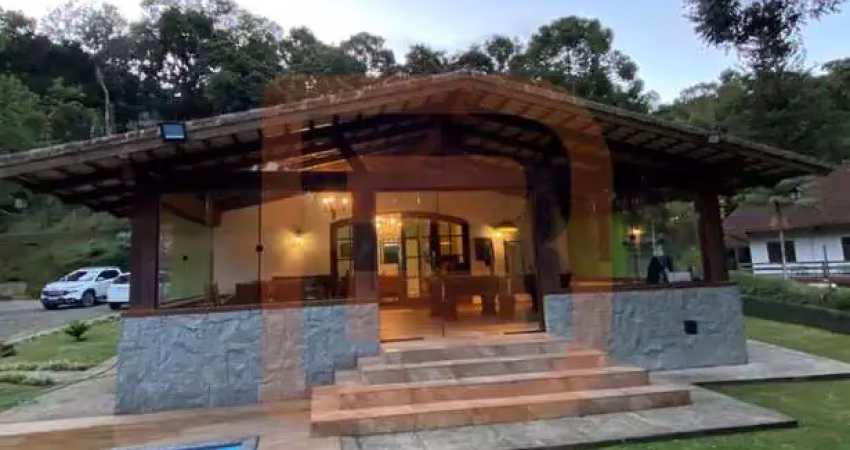 Casa chalé em cantão suíço brasileiro, nova friburgo / rj