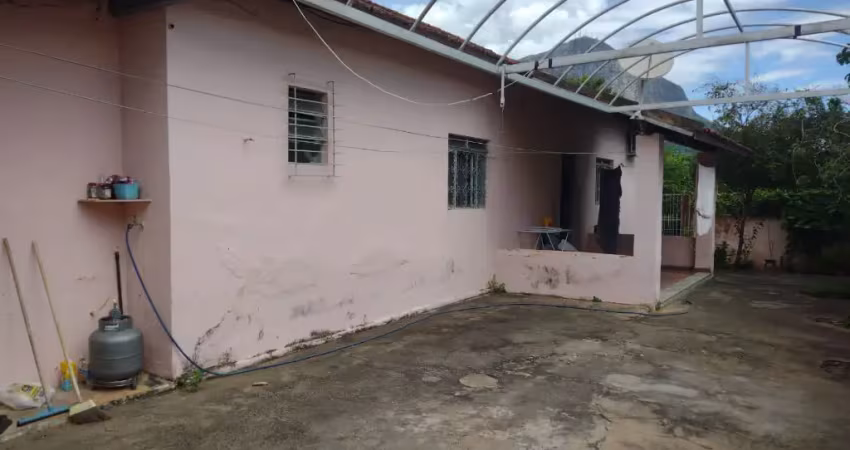 Casa com 3 quartos à venda no Centro, Governador Valadares 