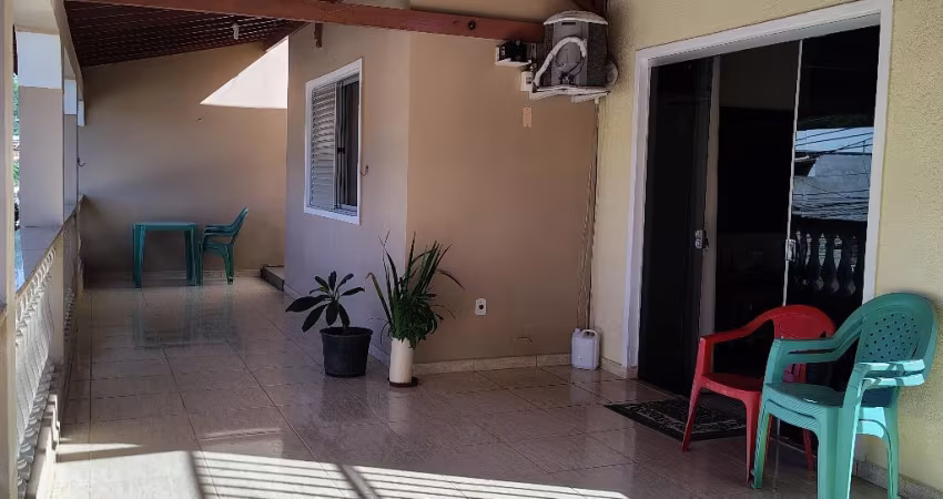 Casa à venda no Bairro Vila Isa, Governador Valadares – MG