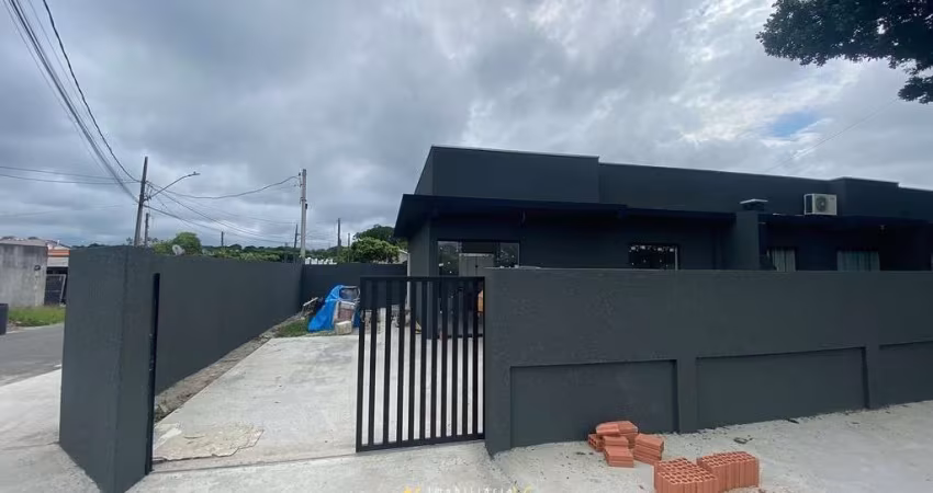Casa de esquina com 02 quartos no Gaivotas