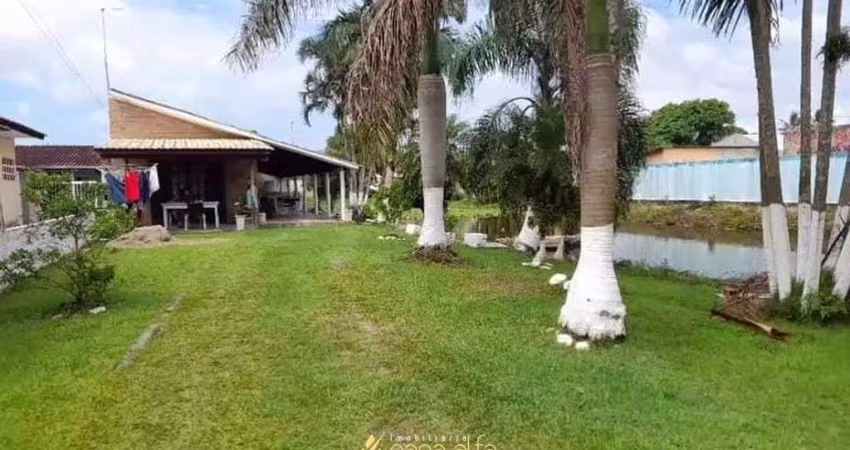 Casa  faixa mar com kitnetes em Praia de Leste