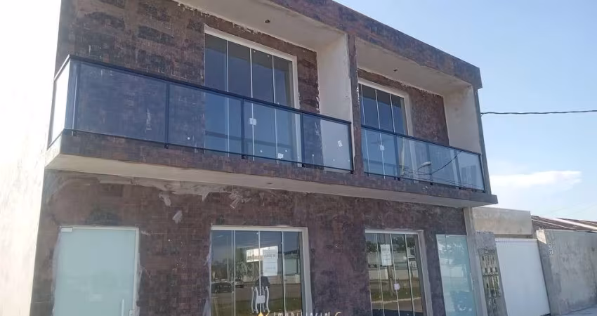 Sobrado com Ponto Comercial a 500 metros do mar