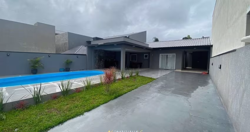 Casa com piscina lado mar em Matinhos Riviera