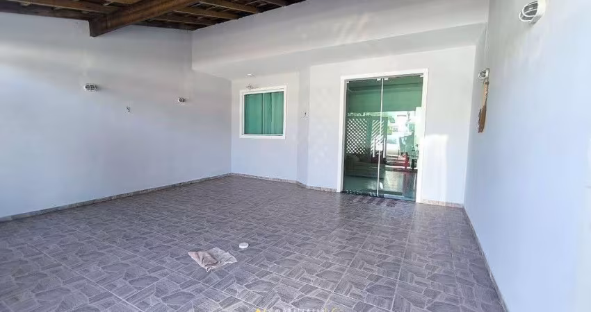 Casa com edícula Balneário Jardim Canadá