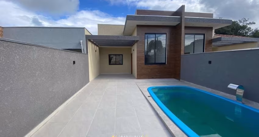 Casa nova com 03 quartos e piscina em Matinhos