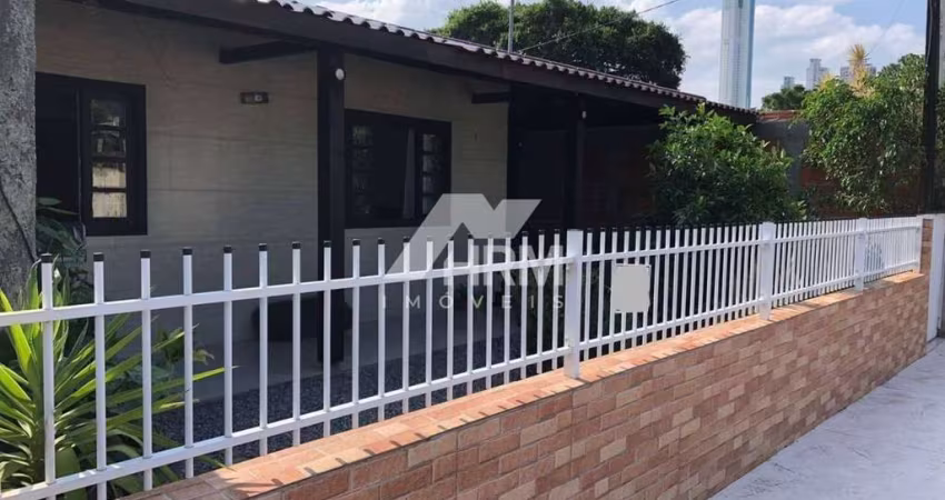 Terreno a venda com casa, Bairro Barra, Balneário Camboriú-SC