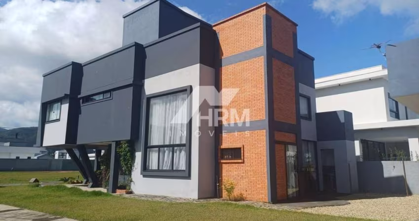 Casa de Condomínio com 3 quartos à Venda, Santa Regina - Camboriú