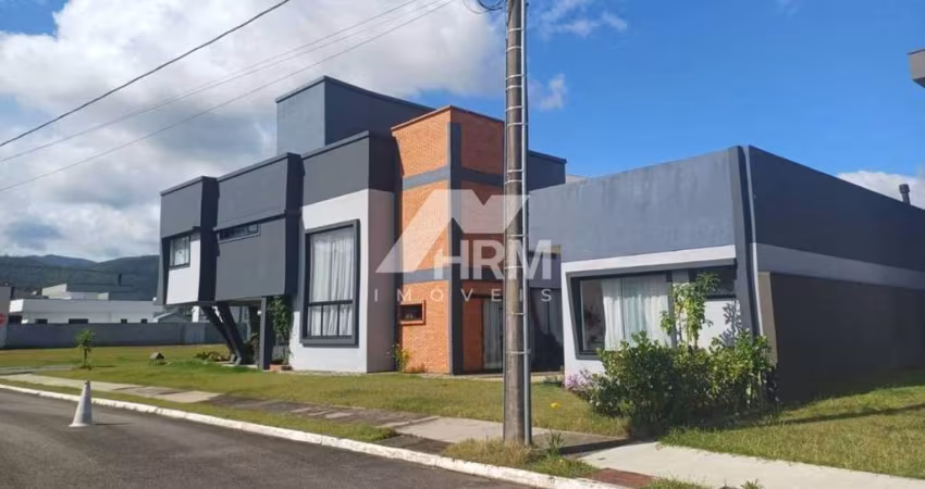 Casa em condomínio fechado, 3 quartos, Camboriú-SC