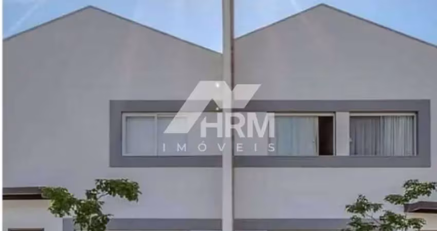 Casa em construção em condomínio fechado.