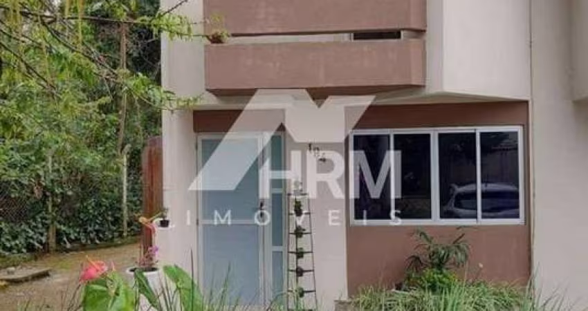 Casa Sobrado em Condomínio fechado em Balneário Camboriú-SC