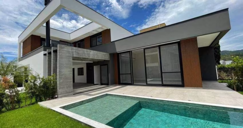 Excelente casa de esquina no condomínio caledônia com 285,87,00m² de área privativa e um terreno de para | Santa Regina, Camboriú, Santa Catarina