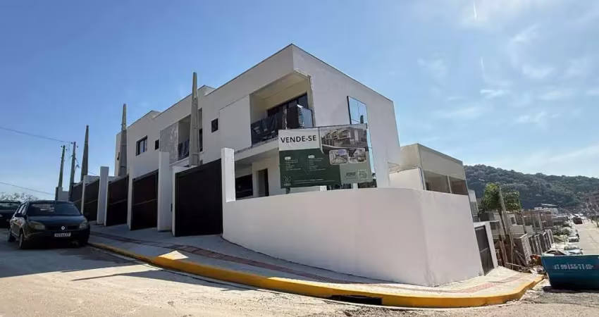 Casa sobrado, 03 quartos em são francisco de assis, camboriú, santa catarina