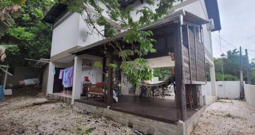 Casa com 2 quartos para |