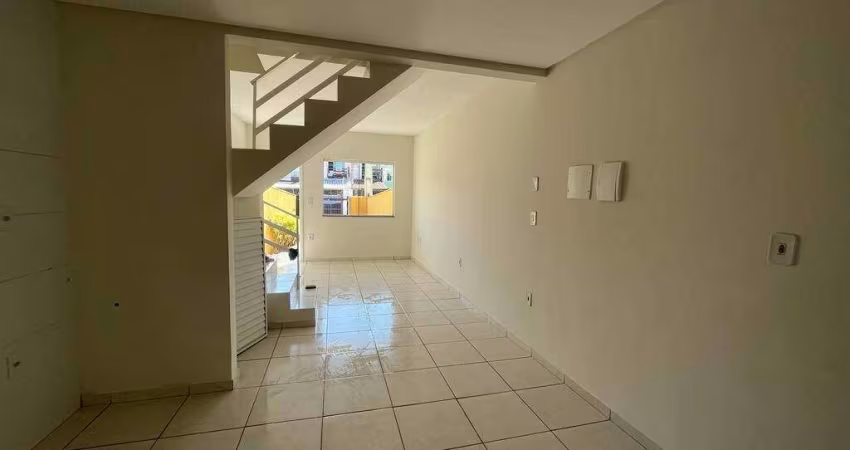 Sobrado com 02 quartos no bairro santa regina em camboriú/sc para | Santa Regina, Camboriú, Santa Catarina