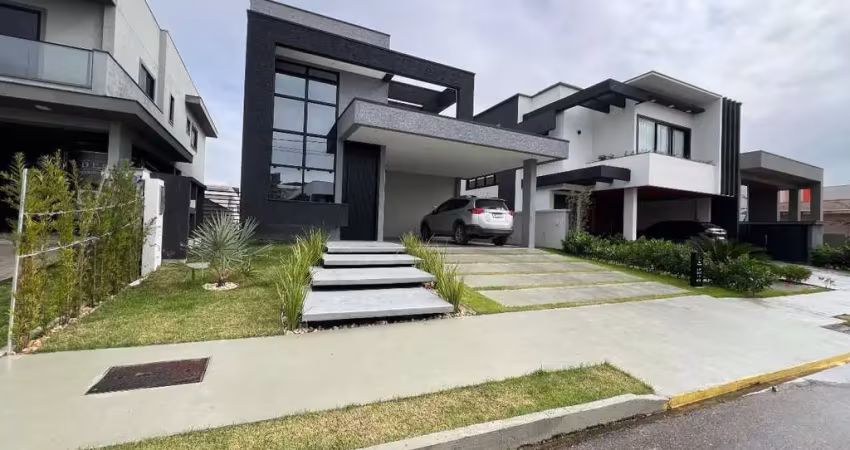 Casa térrea no Condomínio Caledônia em Camboriú, com 203m² privativos, em um terreno de 430m².