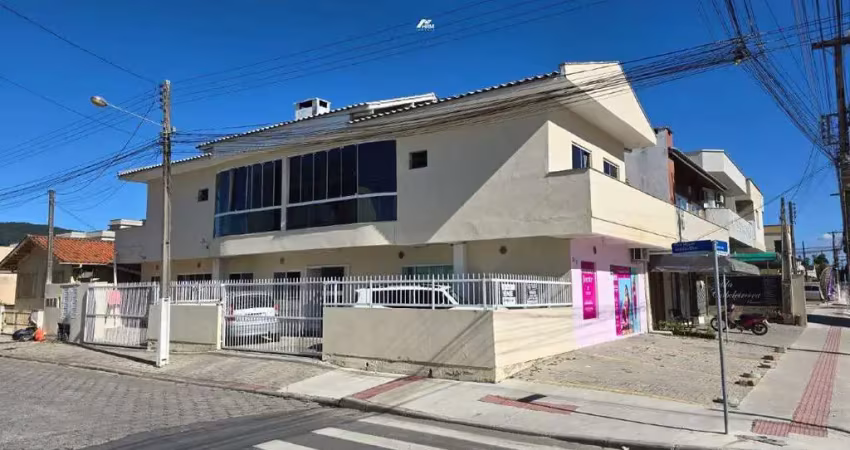 Apartamento superior: (2 apartamentos, sendo um frente norte e um sul)