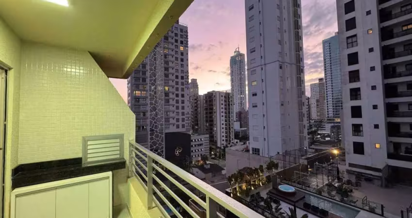Apartamento com 2 suítes e vaga privativa na região central de balneário camboriú.