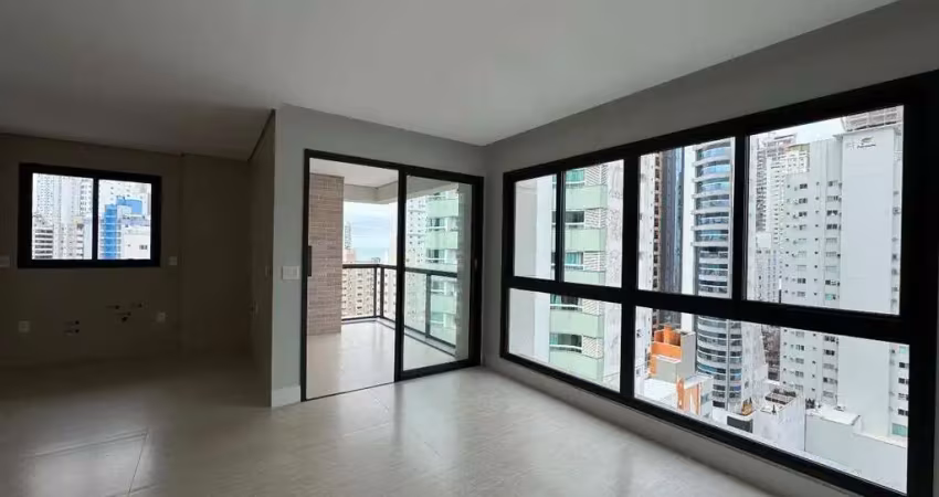 Apartamento no centro de balneário camboriú, próximo ao supermercado de angelina.