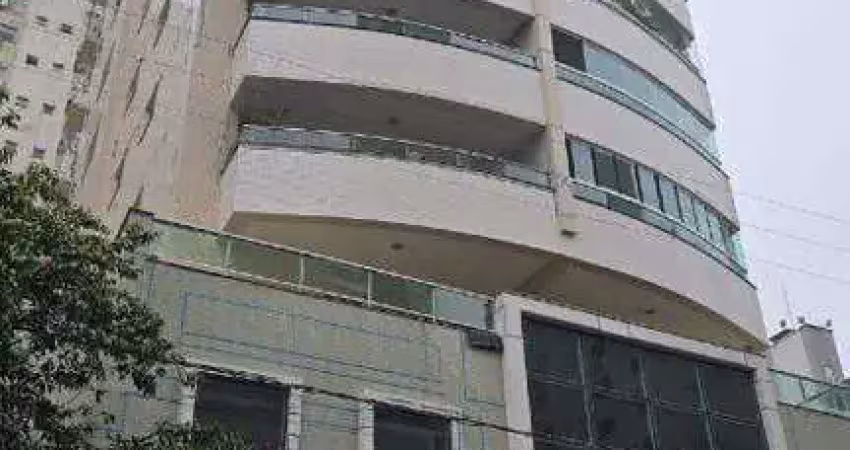 Apartamento na região central, com área de lazer completa: