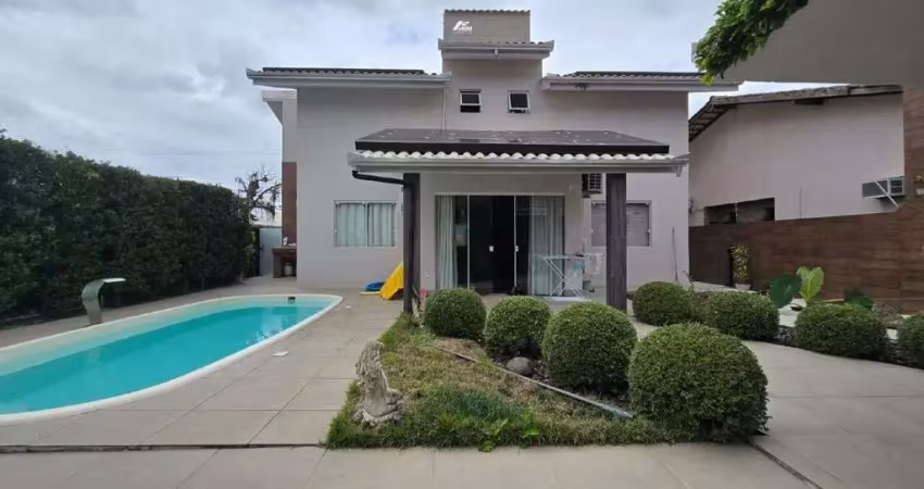 Casa mobiliada e com área de lazer próxima ao centro de eventos