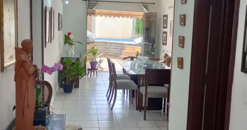 Sobrado isolado no jardim helena maria guarujá 3 dormitórios com 1 grande suíte com hidromassagem + 1 banheiro social + sala em 3 ambientes + cozinha planejada com ilha + lavábo + 3 vagas de garagem p