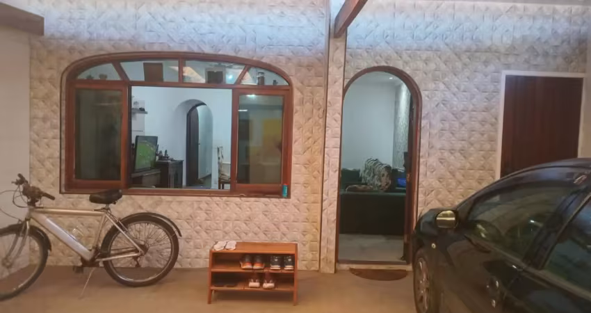 Baixou helena maria guarujá-sp 550 mil geminada top completa 2 dormitórios c/ wc social completo + 3° dorm externo c/ wc + área de serviço (fundos) 2 quintais frente e fundo excelente localização do h