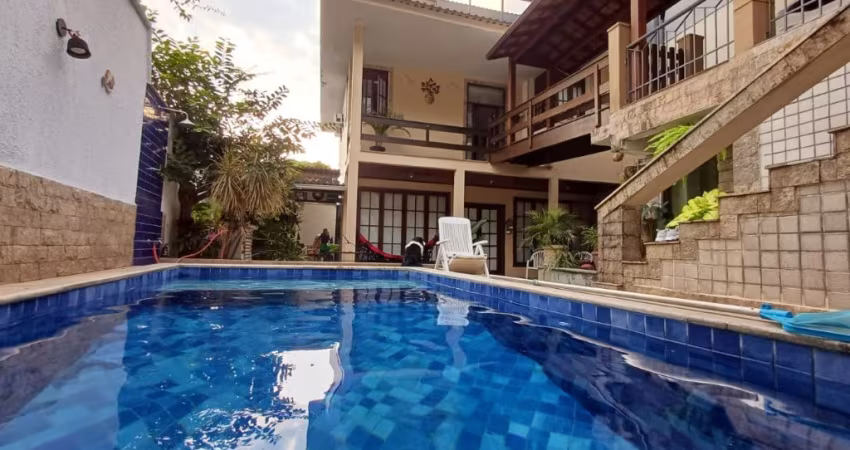VENDO CASA SUÍÇA CARIOCA 2 , COM 3 ANDARES , PAU FERRO JACAREPAGUÁ!