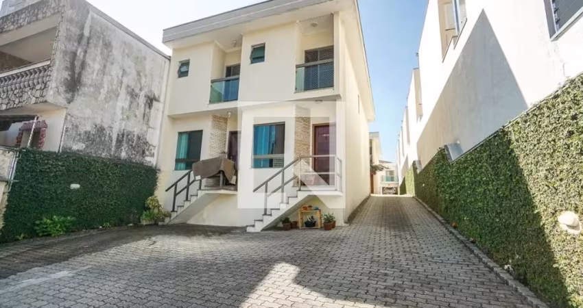 Lindo Sobrado em condominio fechado com 76m²