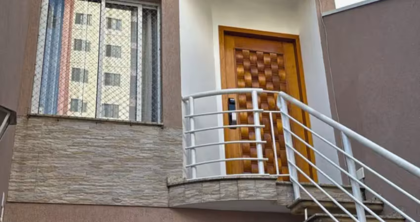 Sobrado mobiliado de 188m², 3 suítes e 3 vagas na vila carrão
