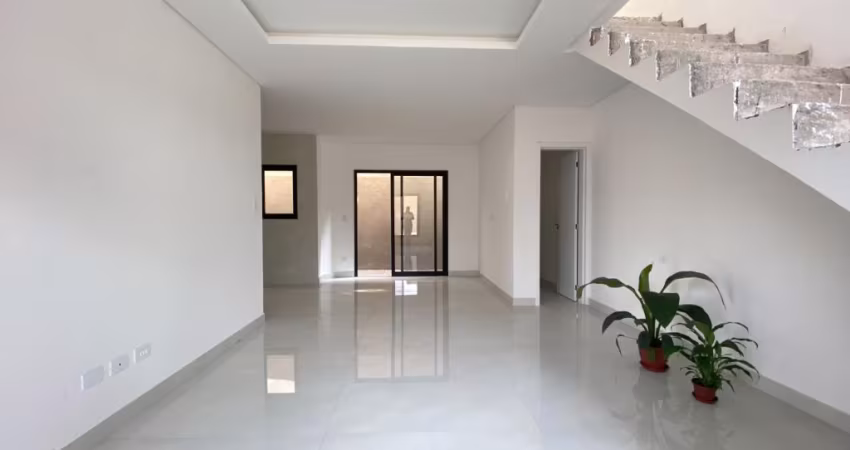 Sobrado com 3 quartos sendo 2 Suítes no Boqueirão.