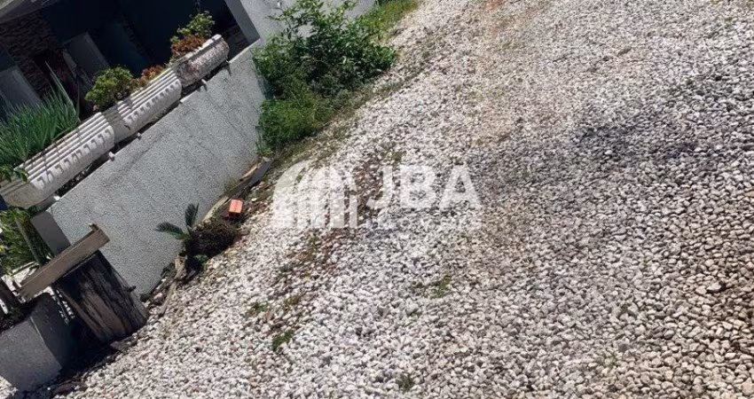 Terreno plano de esquina no Bairro Alto