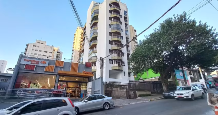 Belíssimo apto reformado e com ar condicionado em Moema, 3 dormitórios, 1 suíte, 2 vagas, Piscina, Sala de Ginástica, depósito e dispensa e fora de rota.