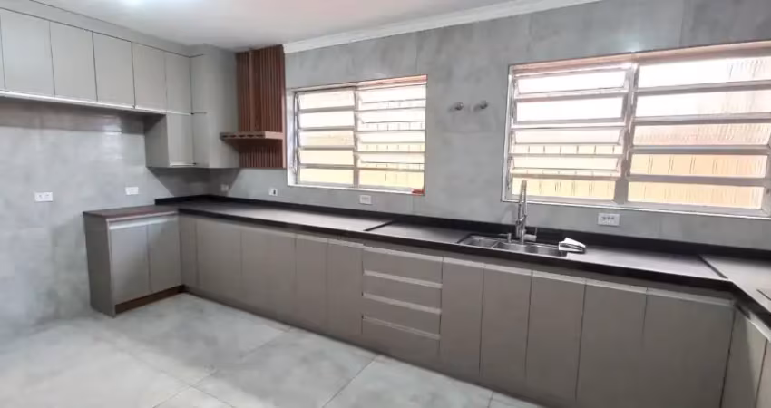 Belíssimo sobrado, nunca habitado, 3 dormitórios, 1 suíte e 2 vagas.